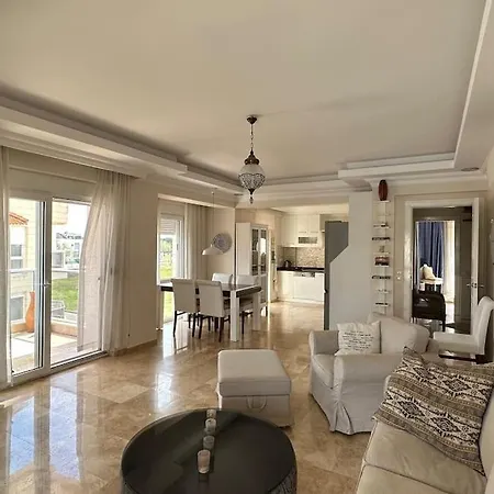 아파트 Odyssey Park Penthouse 베렉